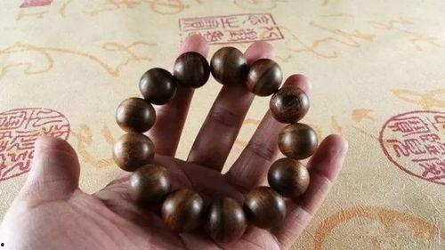 沉香鉴别视频,视频揭秘真假沉香识别技巧