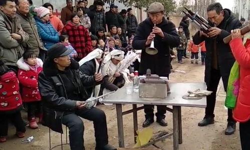 丧事女婿行礼视频,感人瞬间引网友热议